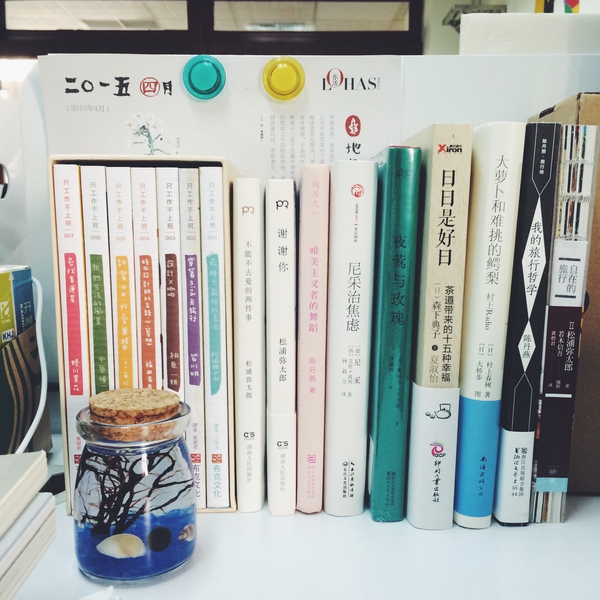 辦公桌小角落，分區收納，錯落有致