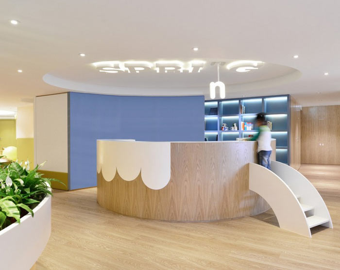 兒童教育培訓(xùn)機(jī)構(gòu)服務(wù)臺裝修設(shè)計案例效果圖