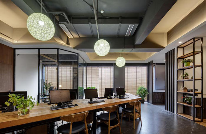 進(jìn)出口貿(mào)易公司辦公室辦公桌裝修設(shè)計效果圖