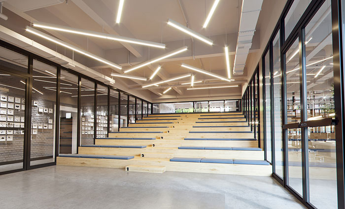 家居公司辦公室培訓區(qū)裝修設(shè)計效果圖