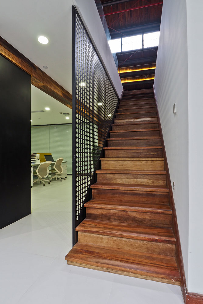 實業投資公司辦公室樓梯裝修設計效果圖