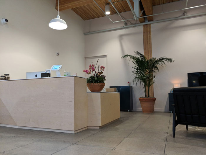 簡約時尚辦公室前臺裝修設(shè)計(jì)效果圖