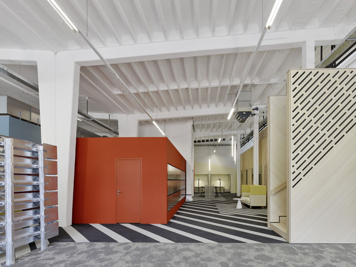 廠區(qū)辦公室過道裝修設(shè)計效果圖