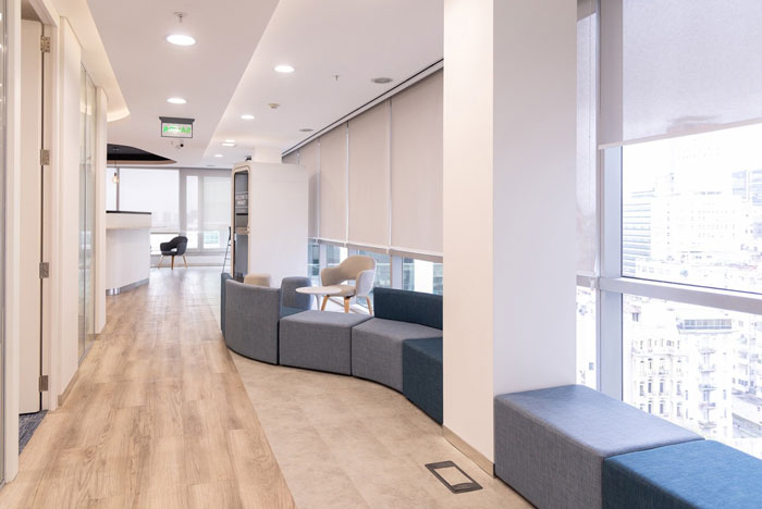 美容公司辦公室過道休息區(qū)裝修設(shè)計(jì)效果圖