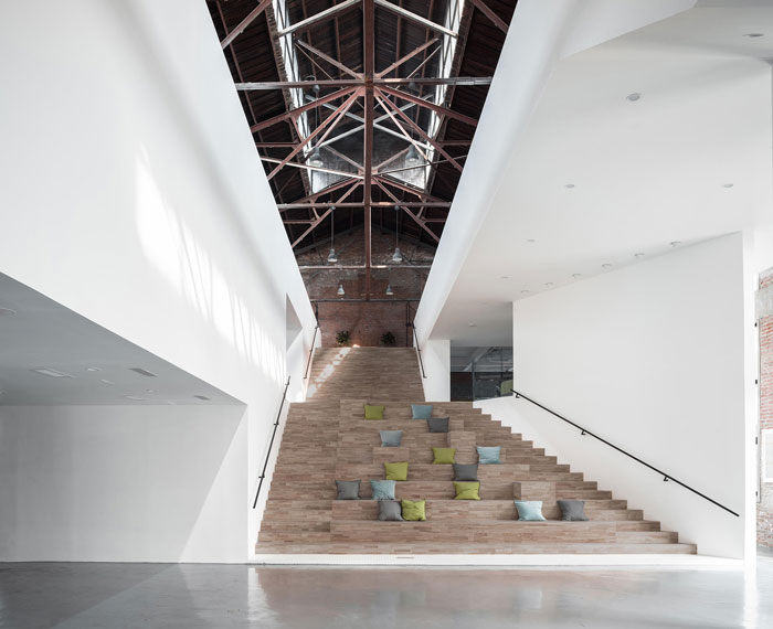 廠房改造辦公室樓梯裝修設計效果圖