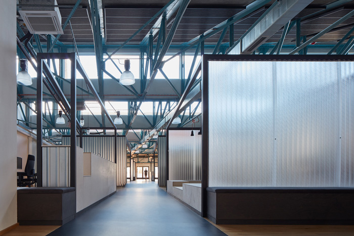 電商企業(yè)辦公室過(guò)道裝修效果圖