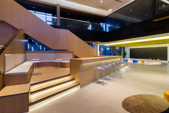 聯(lián)合辦公吧臺(tái)內(nèi)部裝修設(shè)計(jì)效果圖