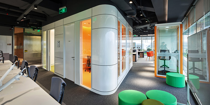 科技園區(qū)辦公樓動線裝修設計效果圖